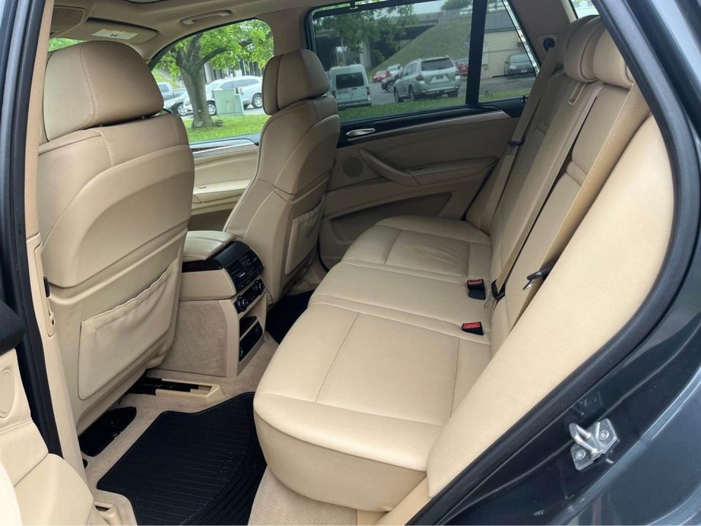 2011 Grey /Tan BMW X5 xDrive 35D (5UXZW0C55BL) with an M57 Twin Turbo I6 Diesel engine, Automatic transmission, located at 5700 Curlew Drive, Norfolk, VA, 23502, (757) 455-6330, 36.841885, -76.209412 - Photo#12